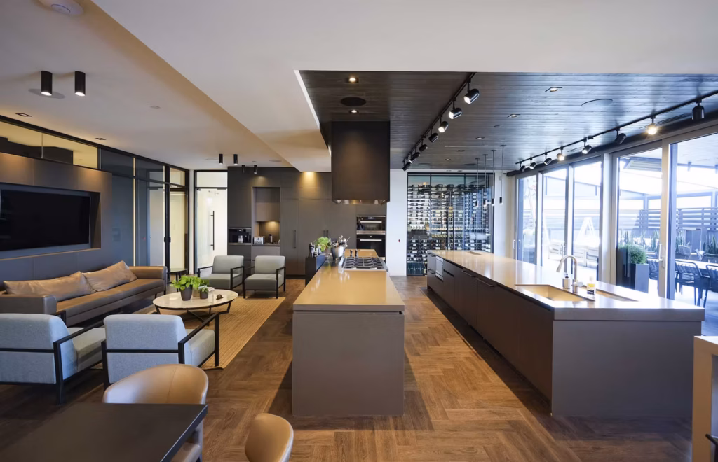 Lounge du Myo Club à Laval, vue sur le bar et les zones audio